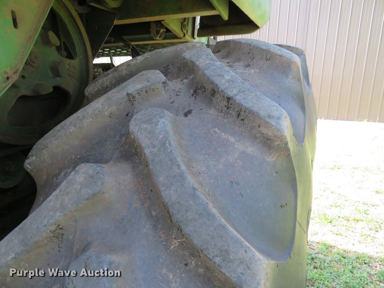 image for item DF9891 1980 John Deere 7720 RWA combine