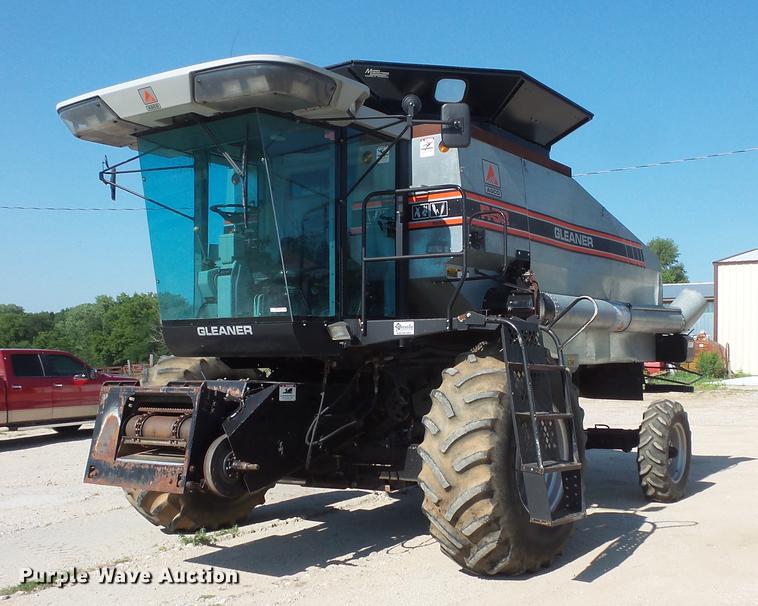 image for item DV9440 1992 Gleaner R52 combine