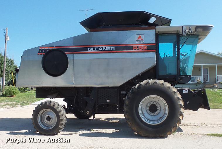 image for item DV9440 1992 Gleaner R52 combine