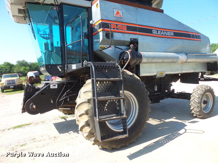 image for item DV9440 1992 Gleaner R52 combine