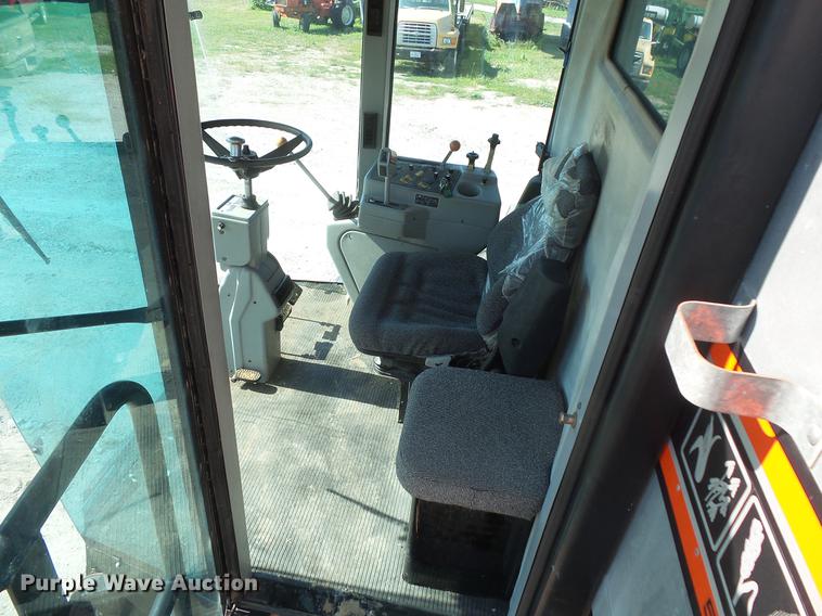 image for item DV9440 1992 Gleaner R52 combine