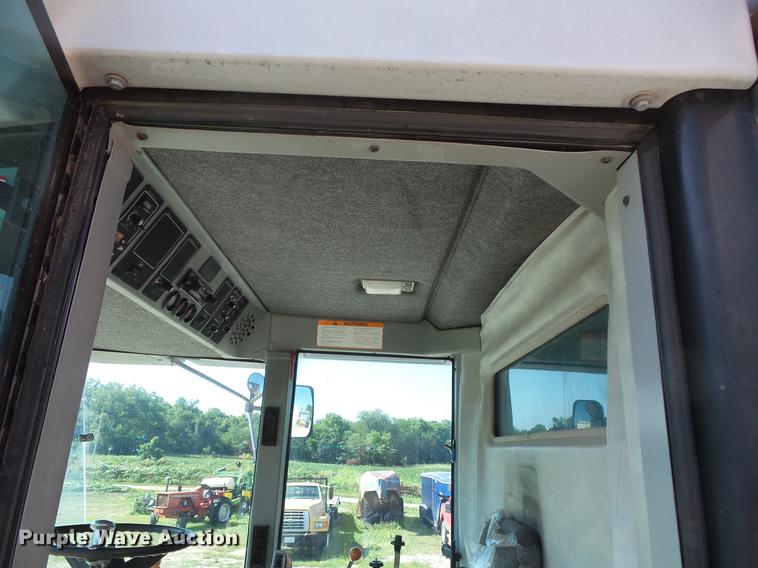 image for item DV9440 1992 Gleaner R52 combine