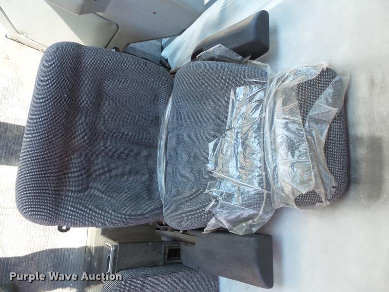 image for item DV9440 1992 Gleaner R52 combine