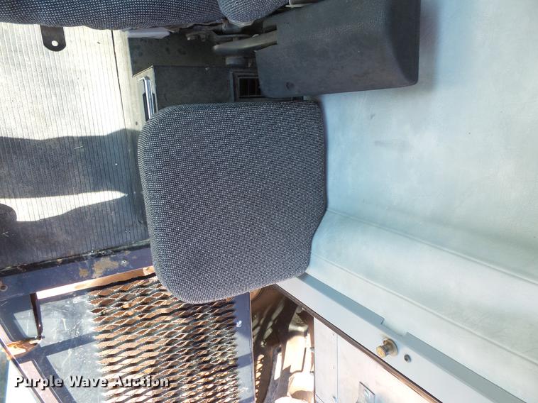 image for item DV9440 1992 Gleaner R52 combine