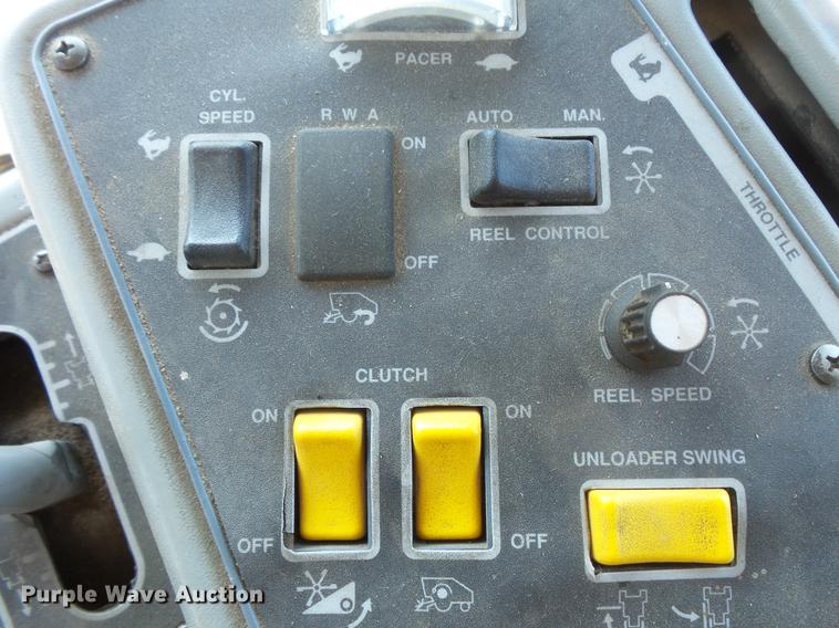 image for item DV9440 1992 Gleaner R52 combine