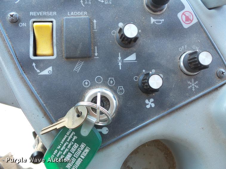 image for item DV9440 1992 Gleaner R52 combine