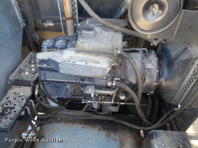 image for item DV9440 1992 Gleaner R52 combine