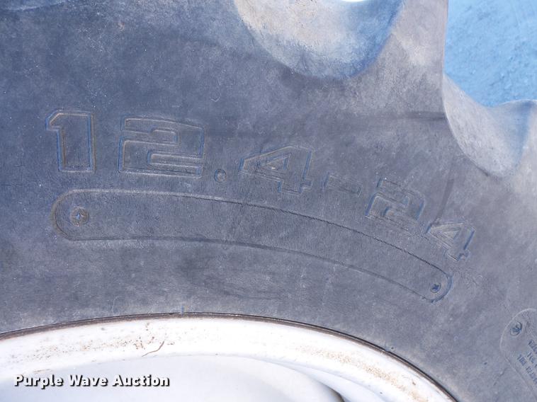 image for item DV9440 1992 Gleaner R52 combine