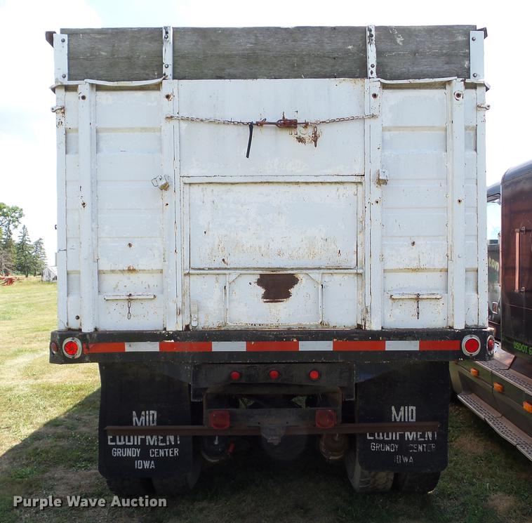 image for item DZ9403 1979 GMC C64 grain truck