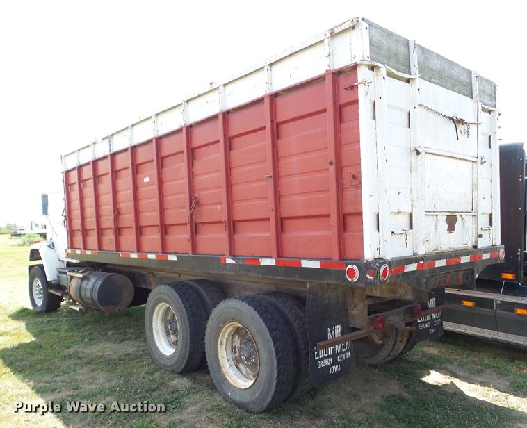 image for item DZ9403 1979 GMC C64 grain truck