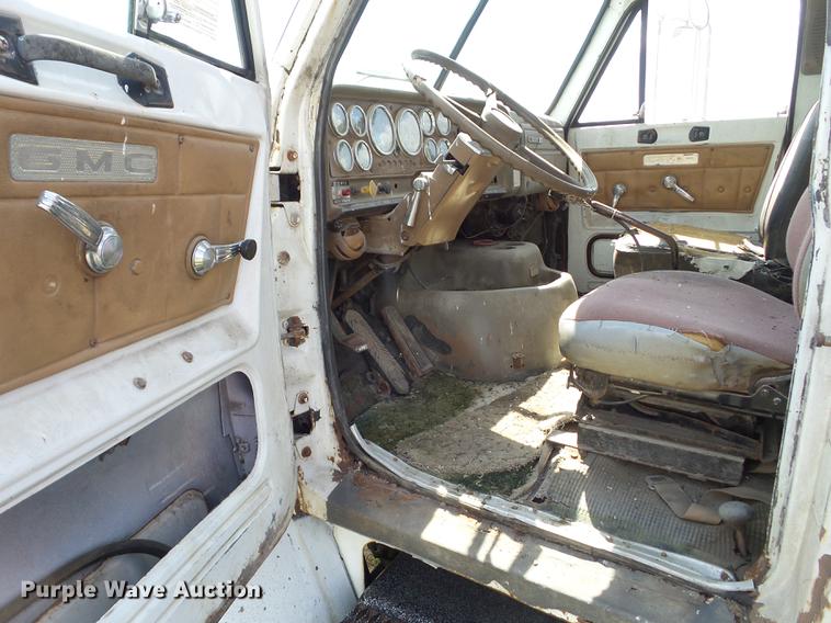 image for item DZ9403 1979 GMC C64 grain truck