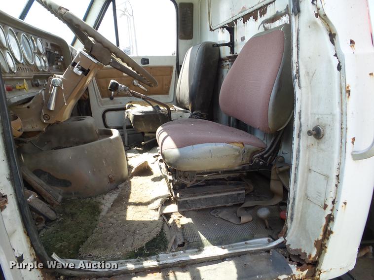 image for item DZ9403 1979 GMC C64 grain truck