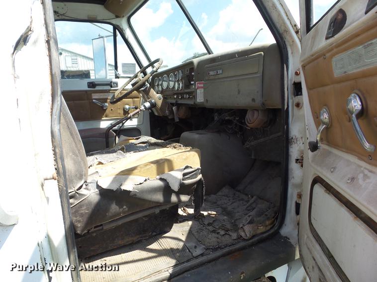 image for item DZ9403 1979 GMC C64 grain truck