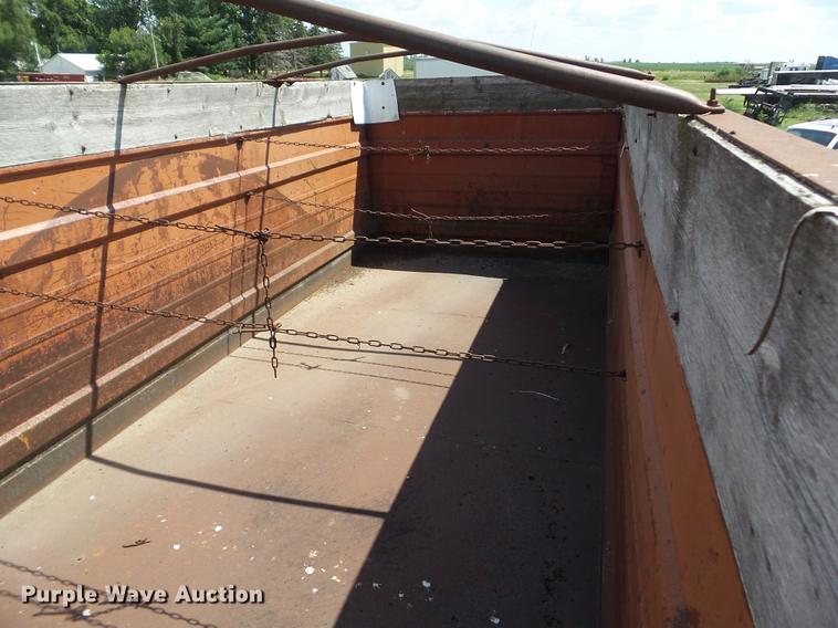 image for item DZ9403 1979 GMC C64 grain truck