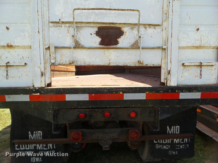 image for item DZ9403 1979 GMC C64 grain truck