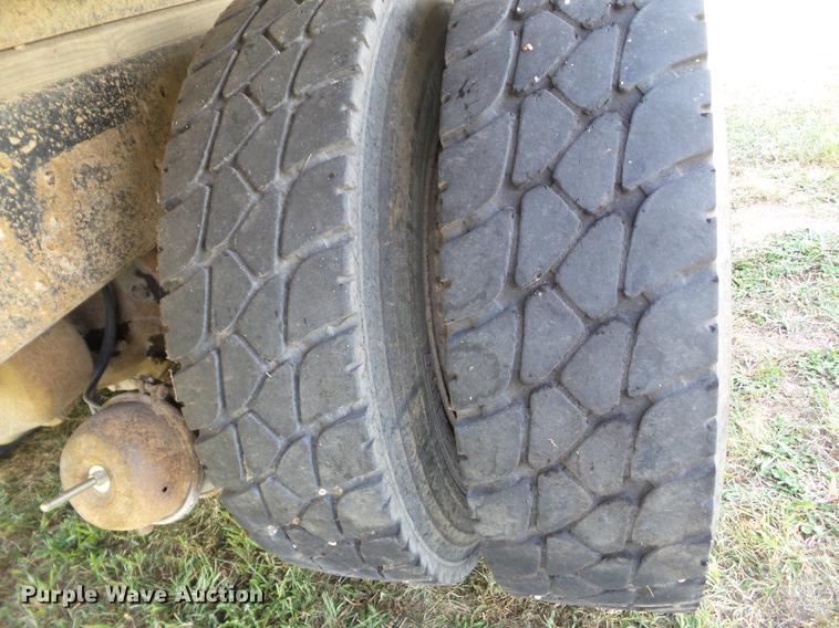 image for item DZ9403 1979 GMC C64 grain truck