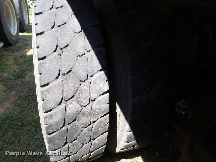 image for item DZ9403 1979 GMC C64 grain truck