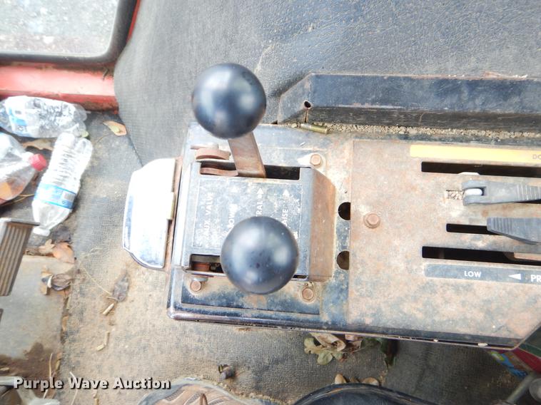 image for item EK9600 Massey Ferguson 1085 tractor