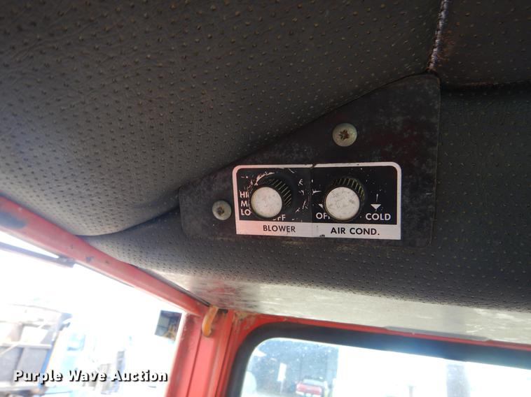 image for item EK9600 Massey Ferguson 1085 tractor