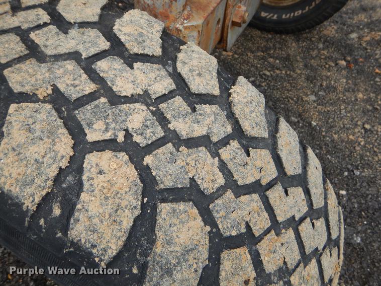 image for item EK9600 Massey Ferguson 1085 tractor