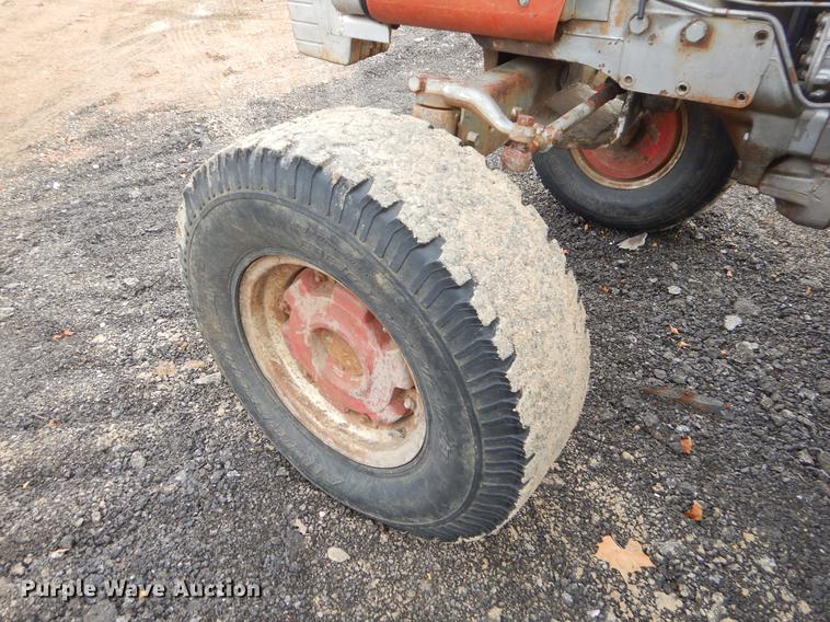 image for item EK9600 Massey Ferguson 1085 tractor