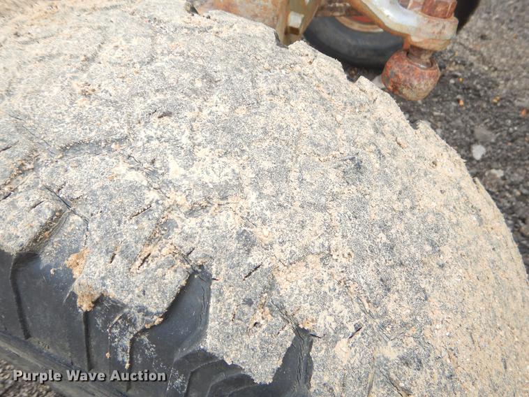 image for item EK9600 Massey Ferguson 1085 tractor