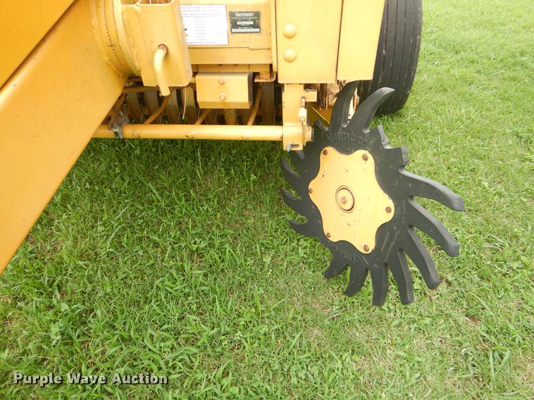image for item EK9665 1997 Vermeer 504 Super I round baler