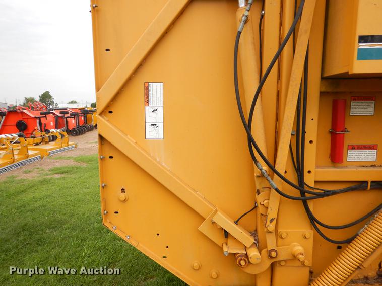 image for item EK9665 1997 Vermeer 504 Super I round baler