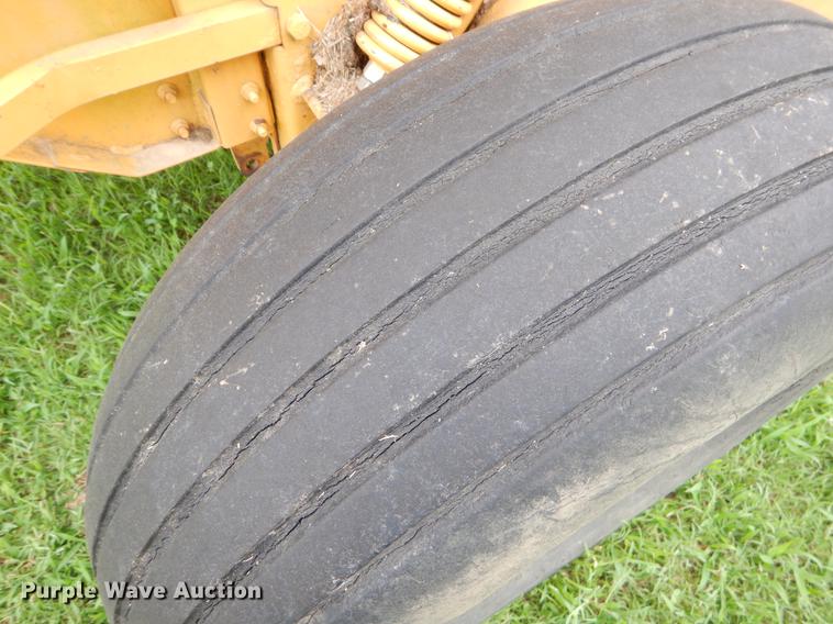 image for item EK9665 1997 Vermeer 504 Super I round baler