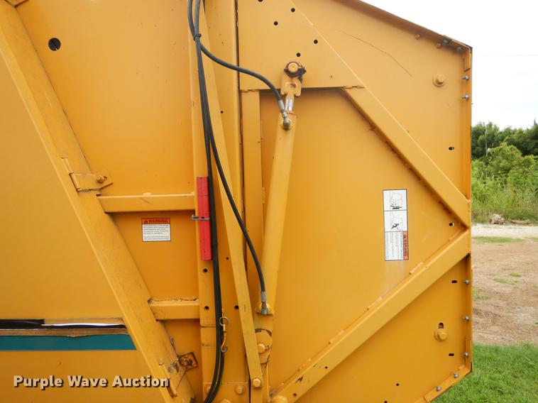 image for item EK9665 1997 Vermeer 504 Super I round baler