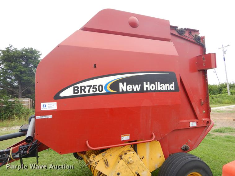 image for item EK9666 2003 New Holland BR750 round baler