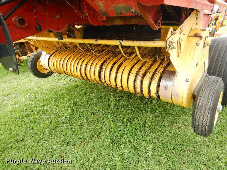 image for item EK9666 2003 New Holland BR750 round baler