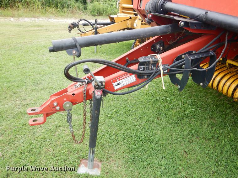 image for item EK9666 2003 New Holland BR750 round baler