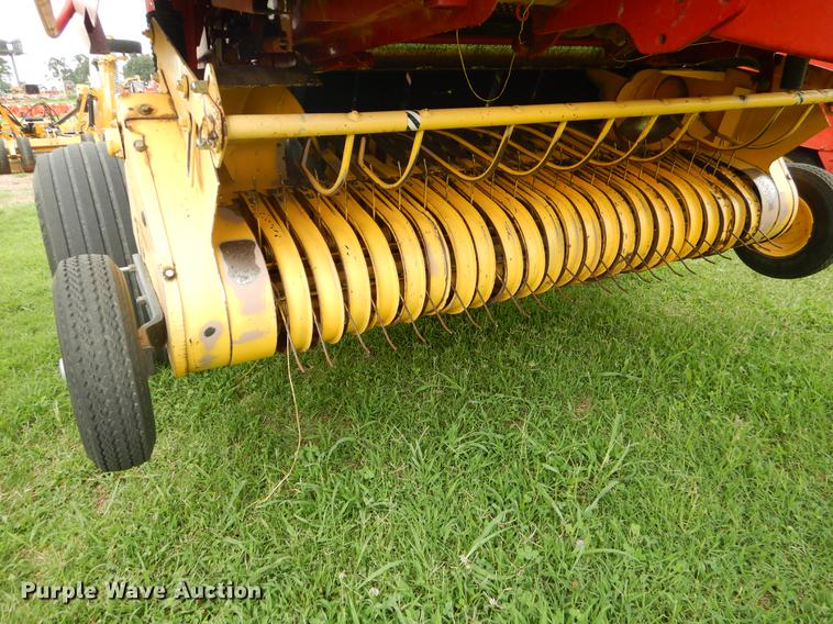 image for item EK9666 2003 New Holland BR750 round baler