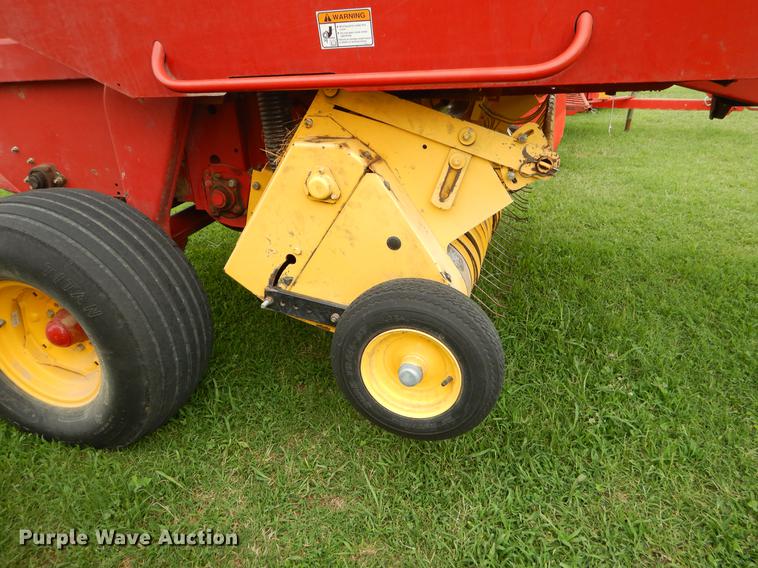 image for item EK9666 2003 New Holland BR750 round baler