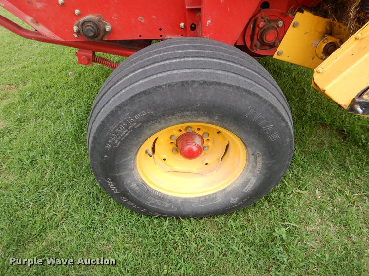 image for item EK9666 2003 New Holland BR750 round baler