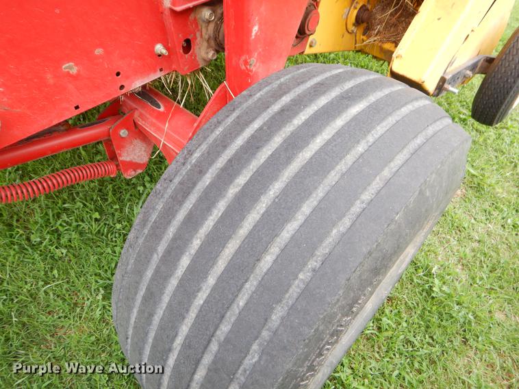 image for item EK9666 2003 New Holland BR750 round baler
