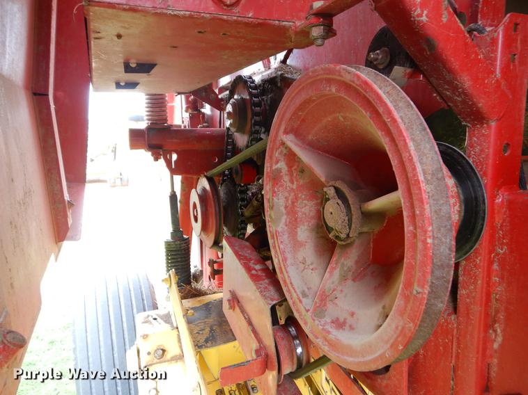 image for item EK9666 2003 New Holland BR750 round baler