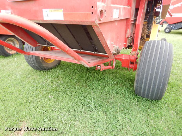 image for item EK9666 2003 New Holland BR750 round baler