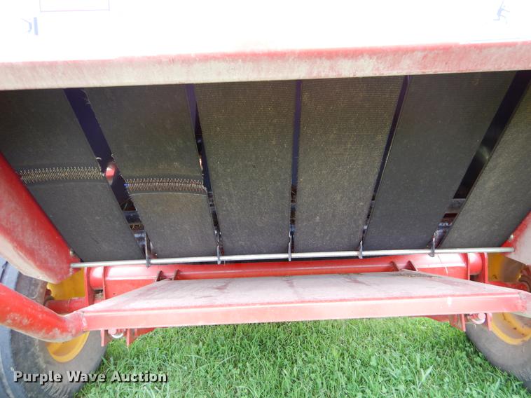 image for item EK9666 2003 New Holland BR750 round baler