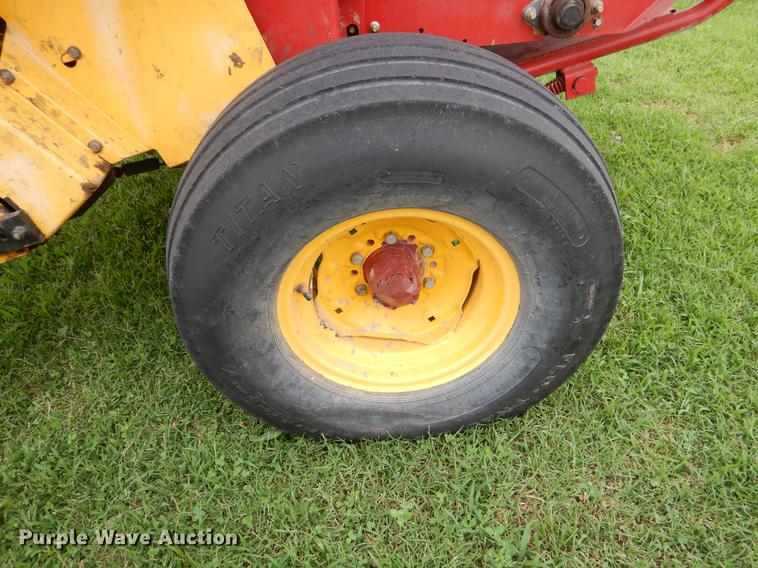 image for item EK9666 2003 New Holland BR750 round baler