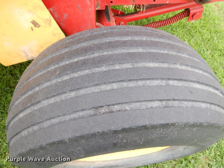 image for item EK9666 2003 New Holland BR750 round baler
