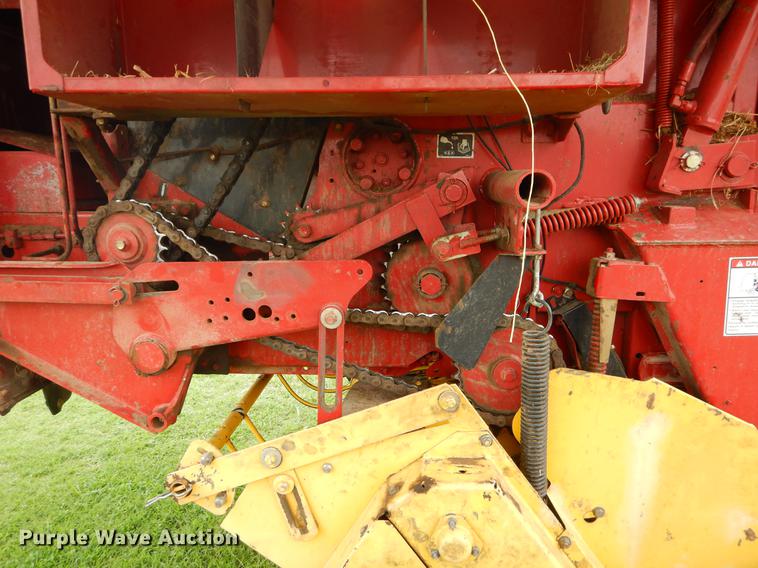 image for item EK9666 2003 New Holland BR750 round baler