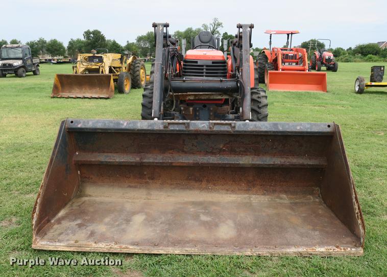 image for item EK9680 2002 Kubota M9000 MFWD Low Profile tractor