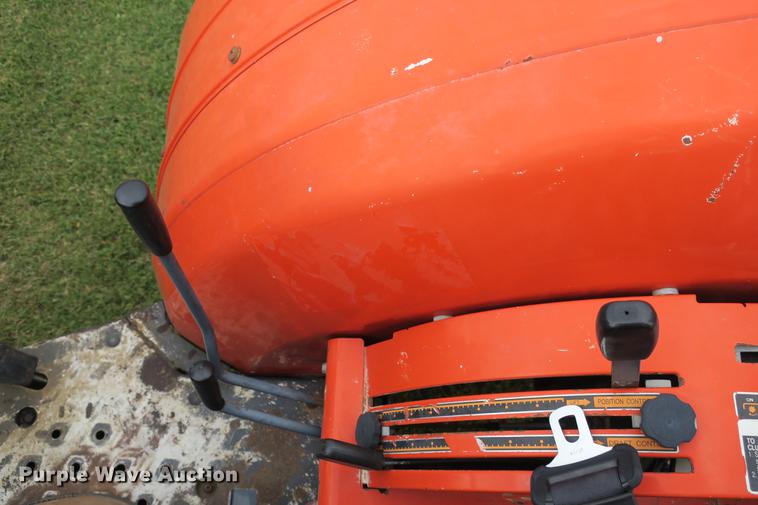 image for item EK9680 2002 Kubota M9000 MFWD Low Profile tractor