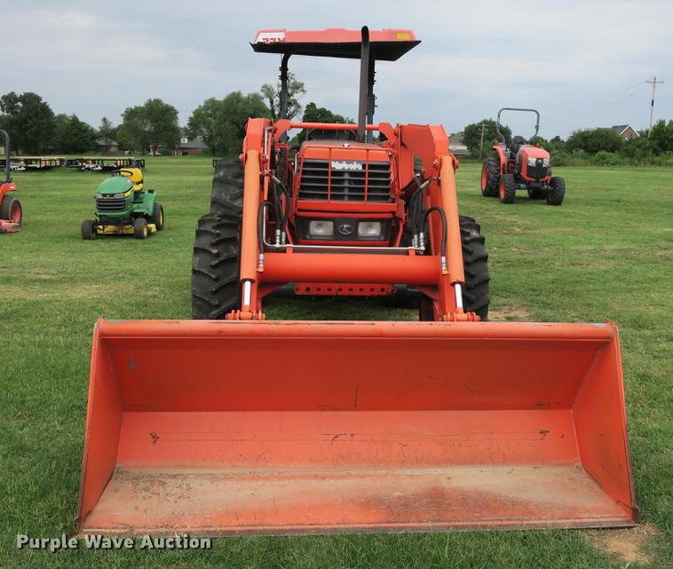 image for item EK9681 2004 Kubota M8200 MFWD tractor