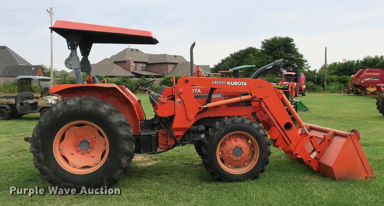 image for item EK9681 2004 Kubota M8200 MFWD tractor