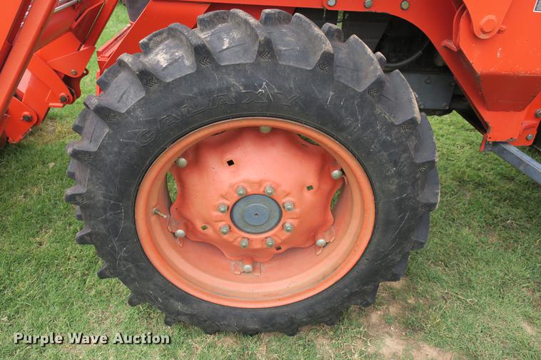image for item EK9681 2004 Kubota M8200 MFWD tractor