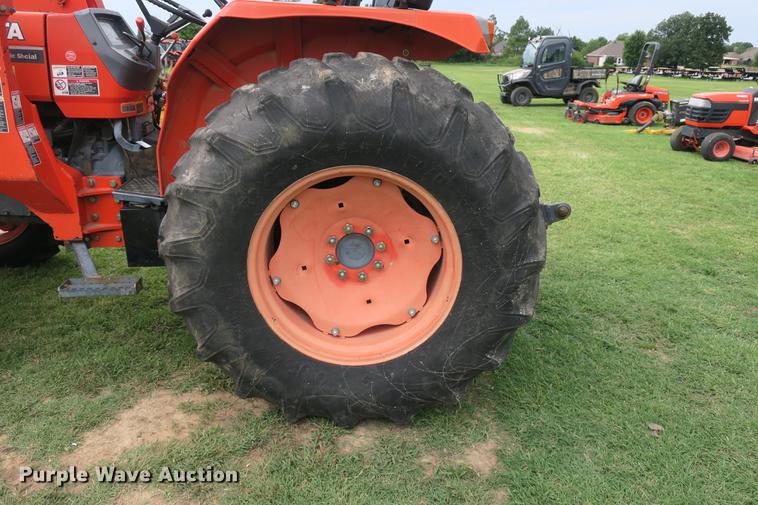 image for item EK9681 2004 Kubota M8200 MFWD tractor