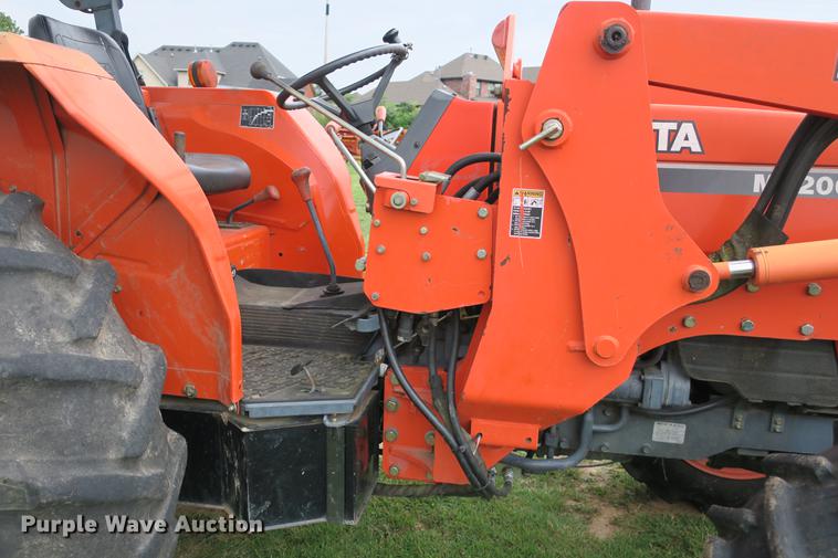 image for item EK9681 2004 Kubota M8200 MFWD tractor